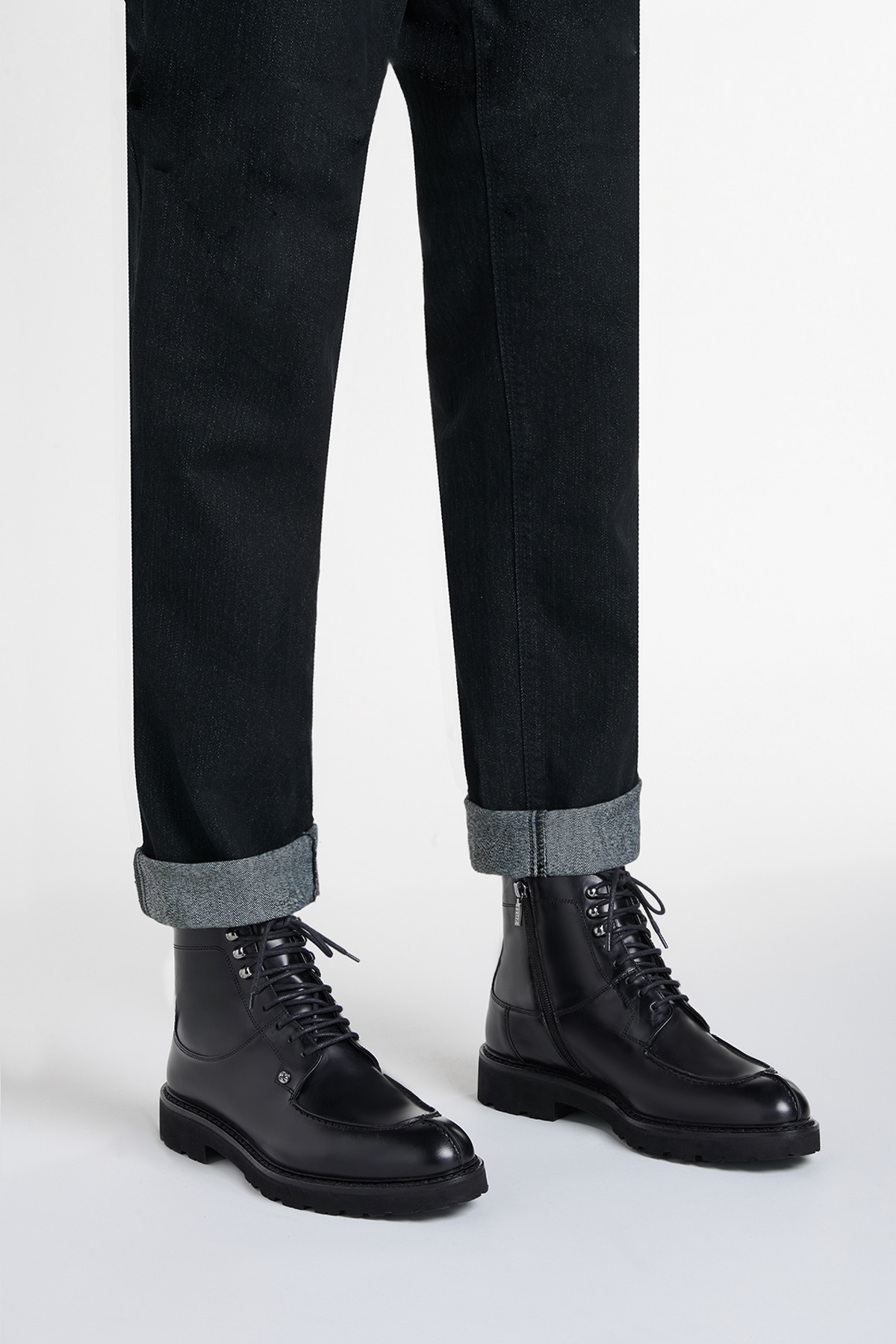 Black boots in brushed calfskin